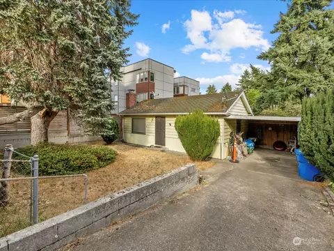 8832 Interlake Ave N, Seattle, WA 98103