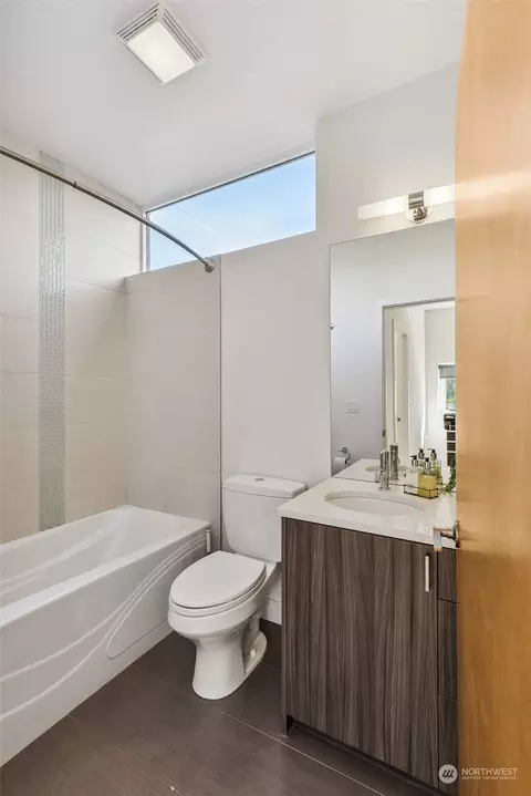 2502 E Olive St, Seattle, WA 98122 photo 18
