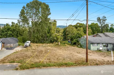 815 E Marine View Dr, Everett, WA 98201 photo 4