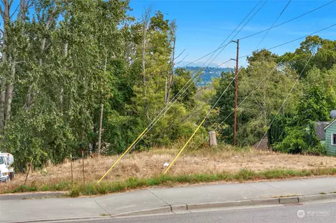 815 E Marine View Dr, Everett, WA 98201 photo 3