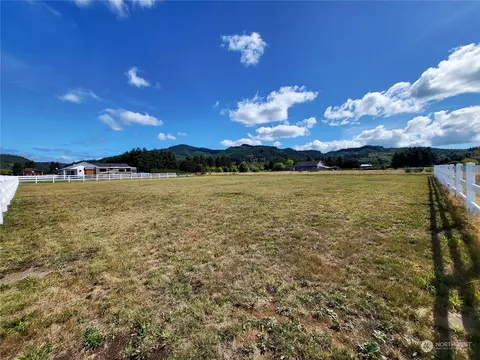 1041 Sunset Cir, Forks, WA 98331