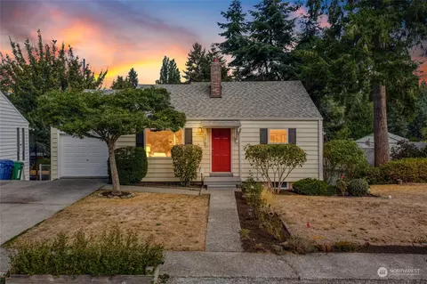 8220 22nd Pl NE, Seattle, WA 98115
