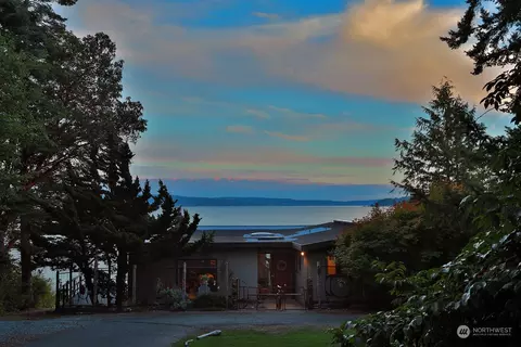 2713 N Bluff Rd, Greenbank, WA 98253