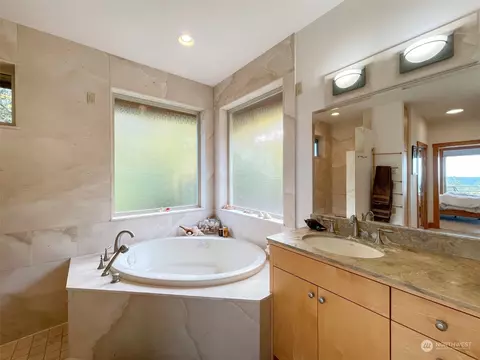 Bath - 590 Chelsamish Dr, Sequim, WA 98382 photo 5 of 6