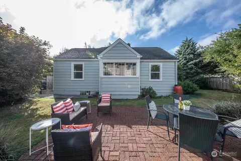 9002 14th Ave NW, Seattle, WA 98117