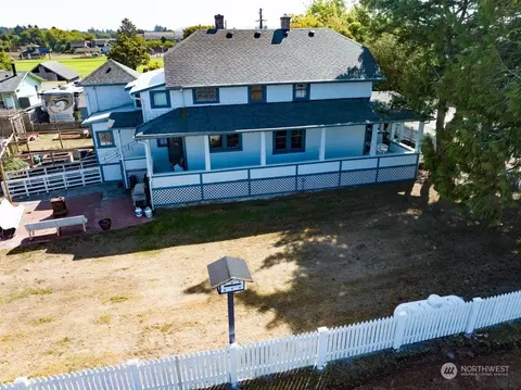 212 Washington Ave N, Long Beach, WA 98631