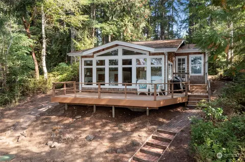 720 E Phillips Lake Loop Rd, Shelton, WA 98584