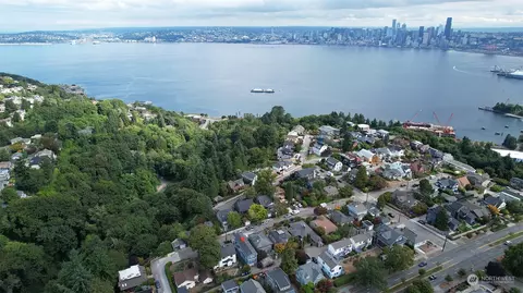 3781 SW Grayson St, Seattle, WA 98126