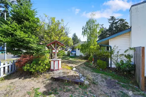 467 NW 8th Ave, Oak Harbor, WA 98277