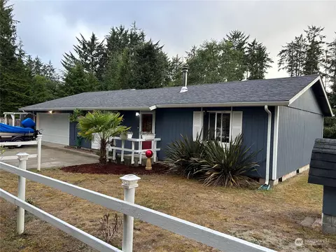 28411 Y Ln, Ocean Park, WA 98640