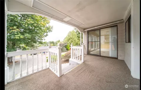 318 169th St SE, Bothell, WA 98021 photo 2