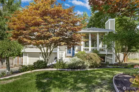 20312 46th Pl NE, Lake Forest Park, WA 98155