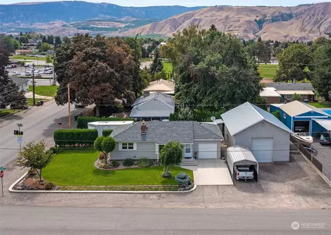 1388 SE Tedford St, East Wenatchee, WA 98802