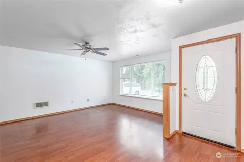 913 195th St E, Spanaway, WA 98387 photo 4