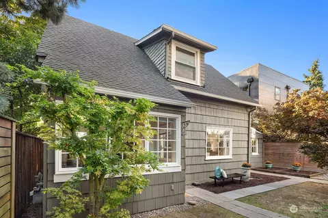 207 12th Ave E, Seattle, WA 98102