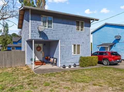 313 SE 1st St, Winlock, WA 98596 photo 2