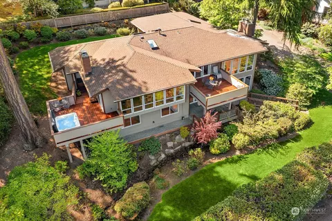 9435 SE 52nd St, Mercer Island, WA 98040