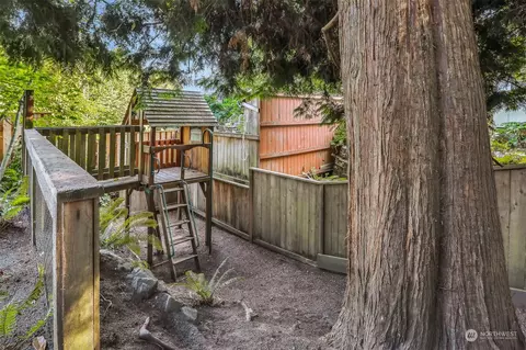 511 N 63rd St, Seattle, WA 98103 photo 17