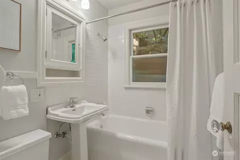 511 N 63rd St, Seattle, WA 98103 photo 21