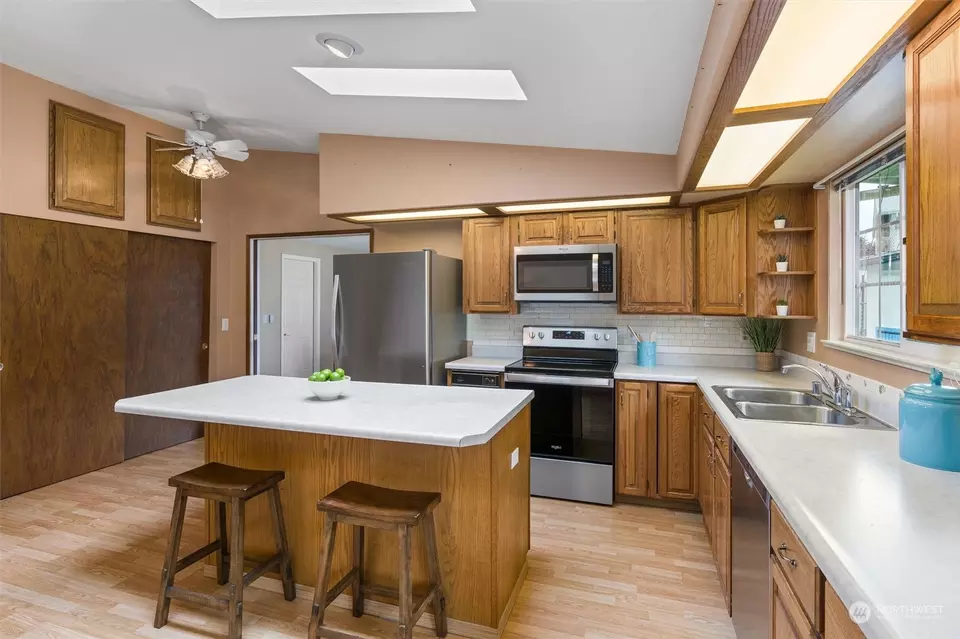  2207 Anacortes Ave NE, Renton, WA 98059 photo 8