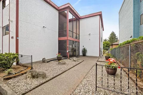221 SW 154th St #3, Burien, WA 98166