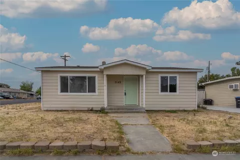 2142 W Spruce St, Moses Lake, WA 98837