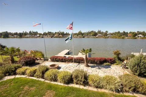 355 Lake View Loop NE, Ocean Shores, WA 98569