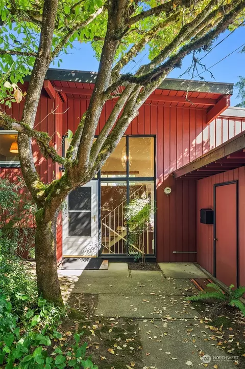 10 164th Ave NE, Bellevue, WA 98008