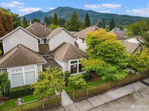 445 NE Alder St #1, Issaquah, WA 98027