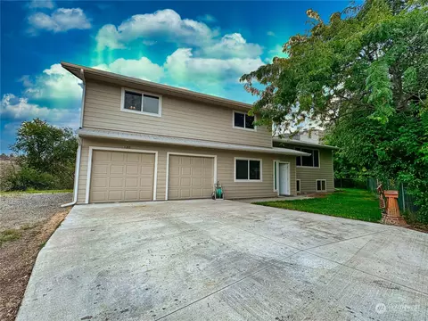 130 Hillcrest Ave, Electric City, WA 99123