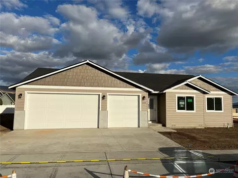 348 Emma Dr, Wenatchee, WA 98801