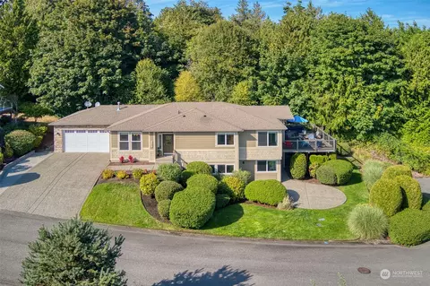7989 E Barsay Ln, Port Orchard, WA 98366