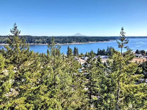 210 E Allynview Dr, Allyn, WA 98524