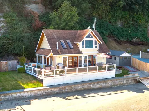 5979 Hastings Rd, Clinton, WA 98236