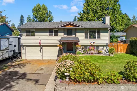 2910 NE 72nd St, Bremerton, WA 98311