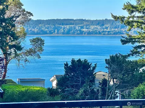2083 Gull Way, Camano Island, WA 98282