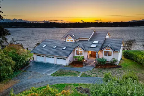 8827 Buttonwood Ln NE, Olympia, WA 98516