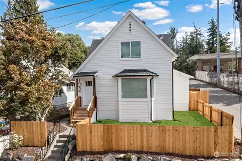 102 Arvon Ave, Bremerton, WA 98312