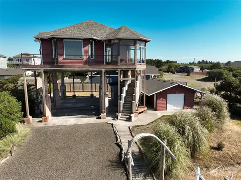 814 S Sand Dune Ave SW, Ocean Shores, WA 98569