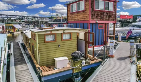 2401 N Northlake Way #F4, Seattle, WA 98103
