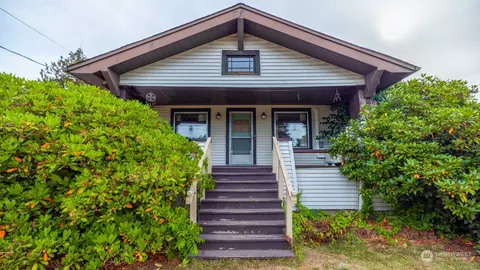 11738 N Phinney Ave N, Seattle, WA 98133