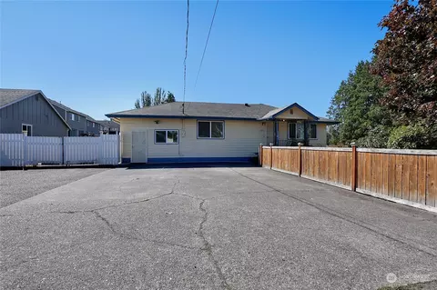 732 1st Ave E, Pacific, WA 98047