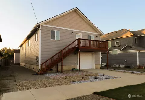 406 3rd St, Hoquiam, WA 98550