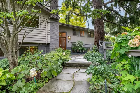 4242 85th Ave SE, Mercer Island, WA 98040