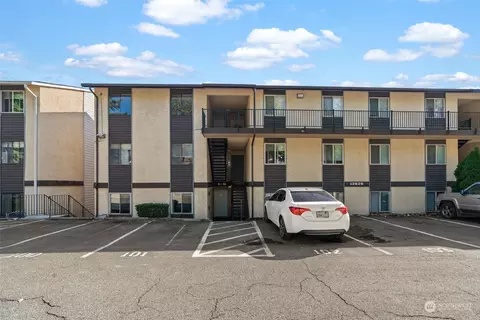 12525 NE 145th Pl #F95, Kirkland, WA 98034