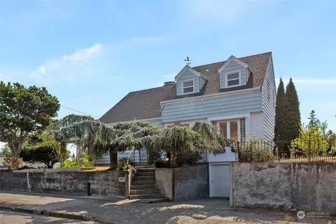 2303 8th St, Bremerton, WA 98312
