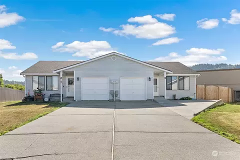 922 S 22nd Ct #A & B, Mount Vernon, WA 98274