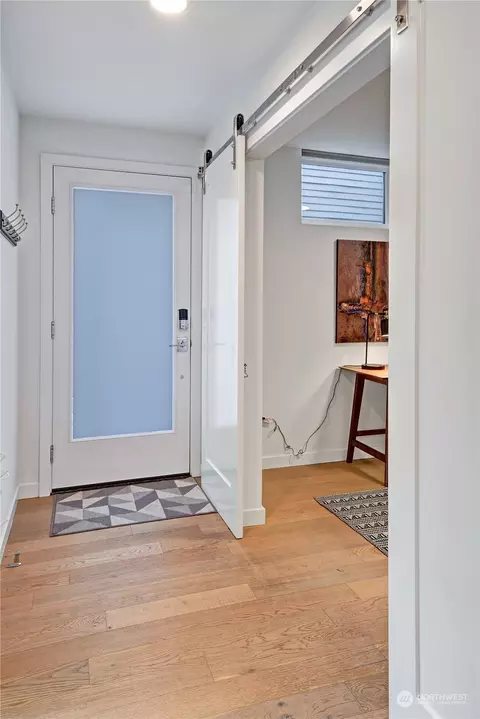 412 A 10th Ave E, Seattle, WA 98102 photo 2