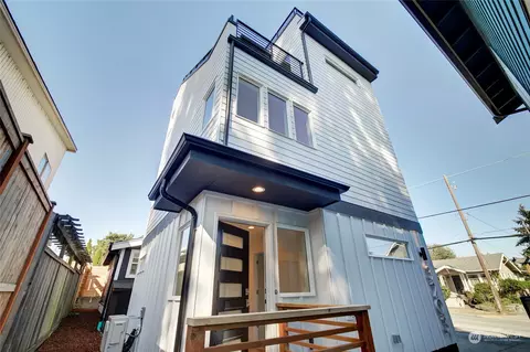 3203 40th Ave SW, Seattle, WA 98116