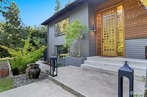 8135 NE 165th St, Kenmore, WA 98028